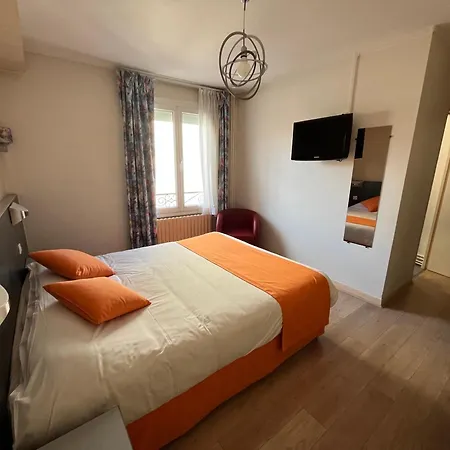 מלון Logis & Restaurant De La Barque