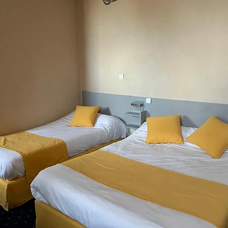 מלון Logis & Restaurant De La Barque 2*