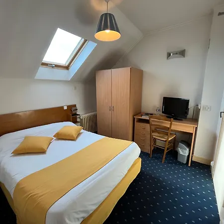 Hotel Logis & Restaurant De La Barque 2*