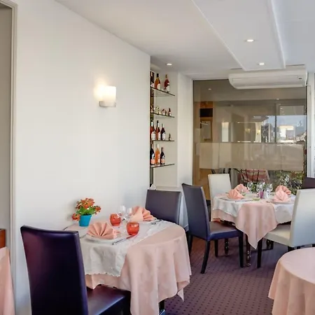 מלון Logis & Restaurant De La Barque