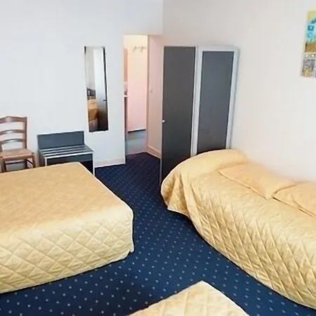 Logis & Restaurant De La Barque ביומונט-סור-סרטה