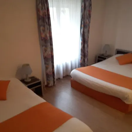 Logis Hotel & Restaurant De La Barque 2* Beaumont-sur-Sarthe
