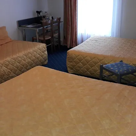 Logis & Restaurant De La Barque Hotel