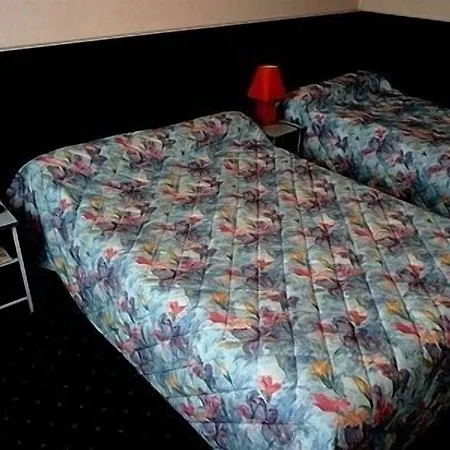 Hotel Logis & Restaurant De La Barque