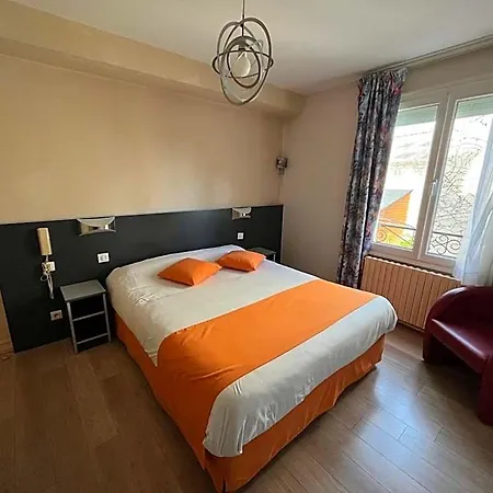 Logis Hotel & Restaurant De La Barque Hotel Beaumont-sur-Sarthe