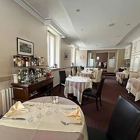 Logis Hotel & Restaurant De La Barque 2* Beaumont-sur-Sarthe
