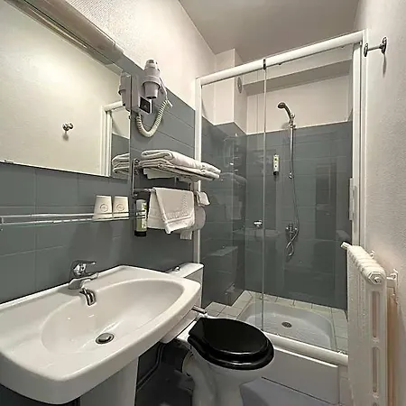 Logis Hotel & Restaurant De La Barque 2* Beaumont-sur-Sarthe