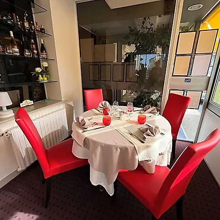 Logis Hotel & Restaurant De La Barque Hotel