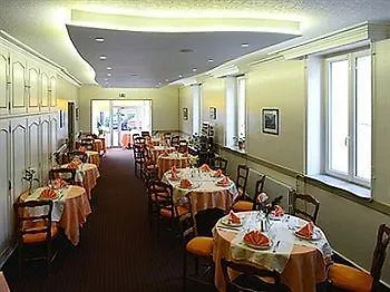 Hotel Logis De La Barque 2*