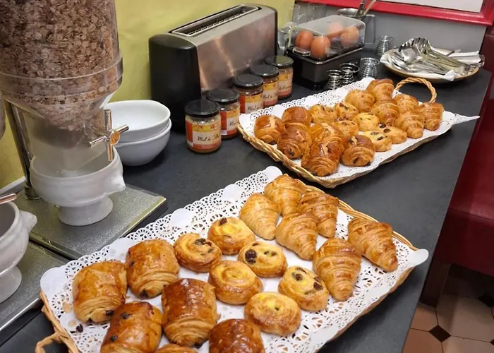 Logis Hotel & Restaurant De La Barque Hotel Beaumont-sur-Sarthe