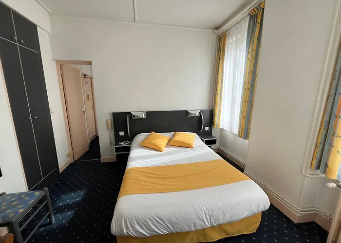 Hotel Logis Hotel & Restaurant De La Barque 2*