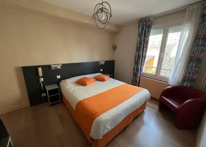 Logis Hotel & Restaurant De La Barque Hotel Beaumont-sur-Sarthe