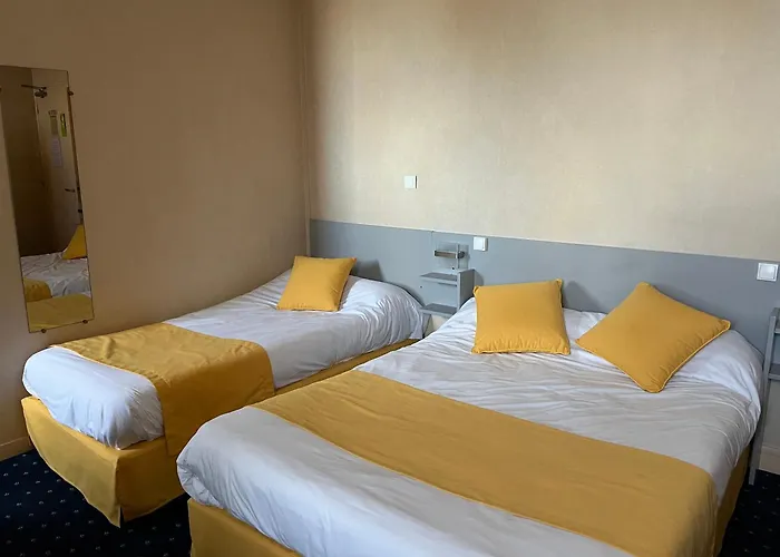 Hotel Logis Hotel & Restaurant De La Barque 2*