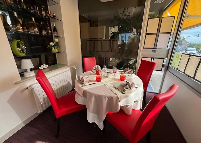 Logis Hotel & Restaurant De La Barque Hotel Beaumont-sur-Sarthe