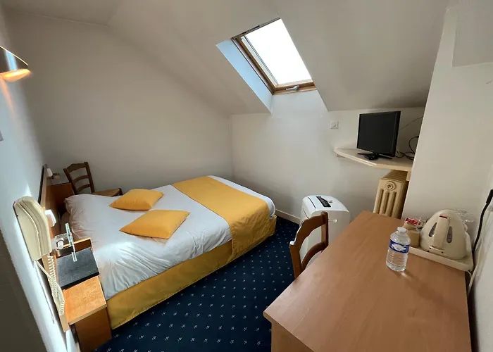 Hotel Logis Hotel & Restaurant De La Barque