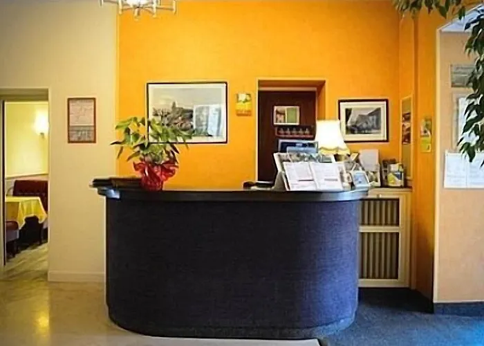 Hotel Logis Hotel & Restaurant De La Barque