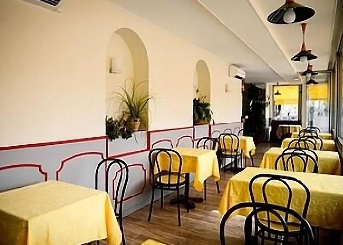 Logis Hotel & Restaurant De La Barque 2* Beaumont-sur-Sarthe