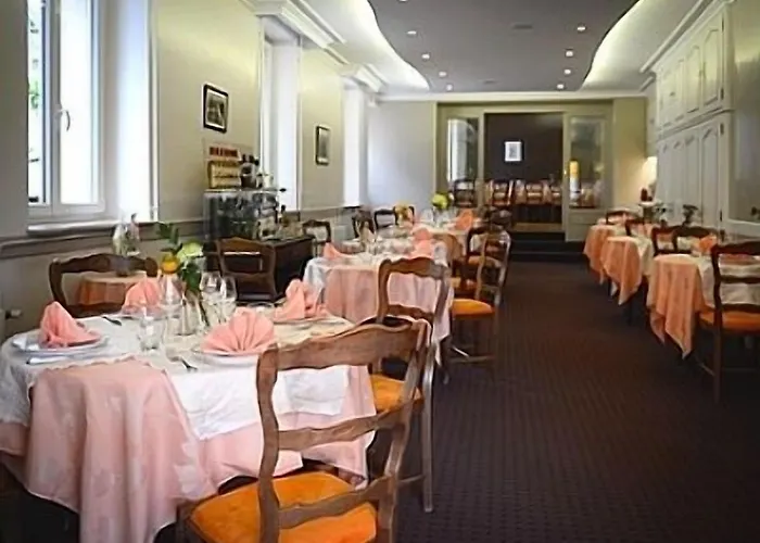 Hotel Logis Hotel & Restaurant De La Barque 2*