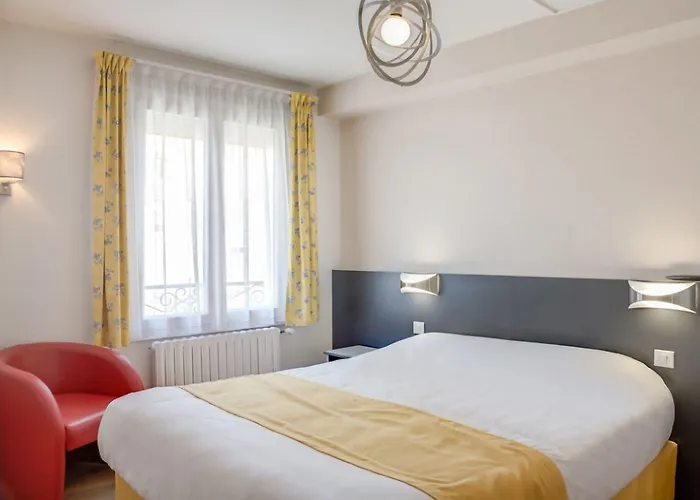 Logis Hotel & Restaurant De La Barque 2* Beaumont-sur-Sarthe