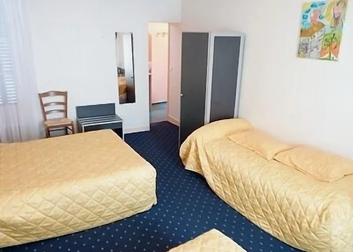 Logis Hotel & Restaurant De La Barque Beaumont-sur-Sarthe