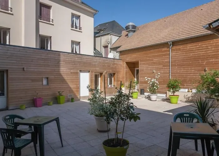 Logis Hotel & Restaurant De La Barque Hotel Beaumont-sur-Sarthe