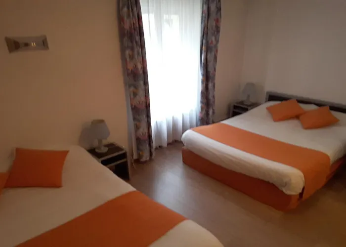 Logis Hotel & Restaurant De La Barque 2* Beaumont-sur-Sarthe