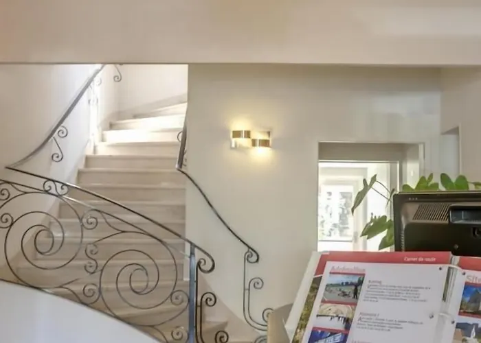 Logis Hotel & Restaurant De La Barque Hotel